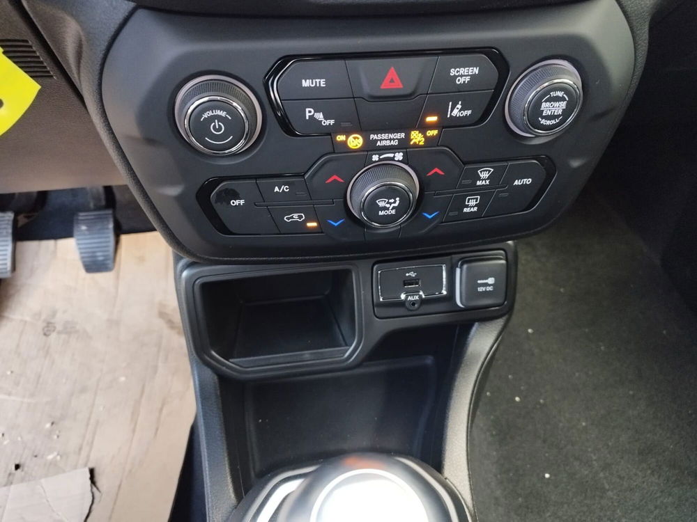 Jeep Renegade nuova a Arezzo (19)