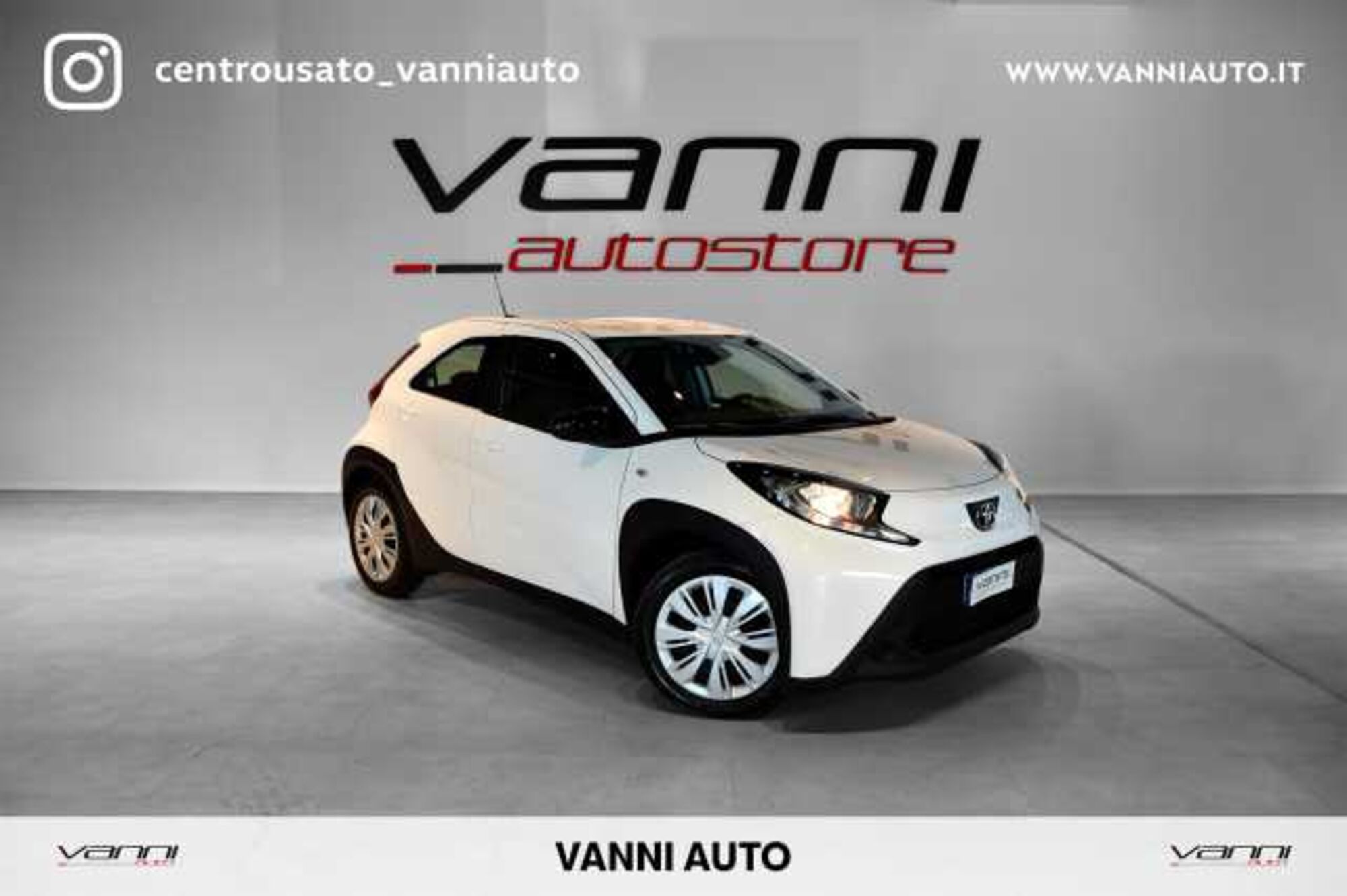 Toyota Aygo X 1.0 VVT-i 72 CV 5 porte Limited Air del 2022 usata a Buttapietra