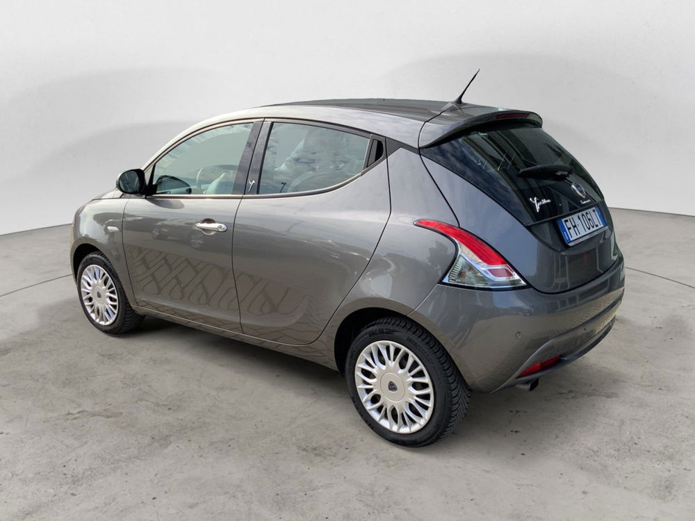 Lancia Ypsilon usata a Perugia (16)