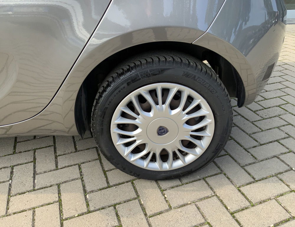 Lancia Ypsilon usata a Perugia (17)