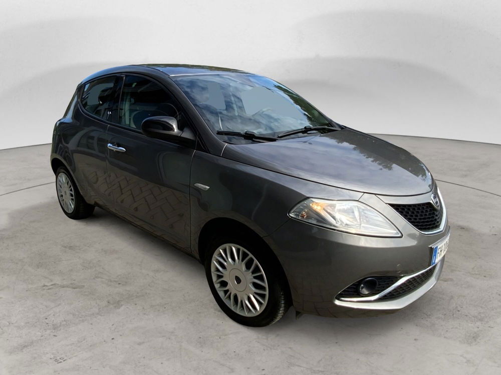 Lancia Ypsilon usata a Perugia (5)