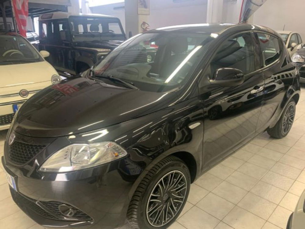 Lancia Ypsilon usata a Siena (2)