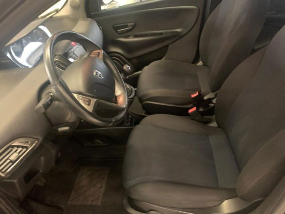 Lancia Ypsilon usata a Siena (9)