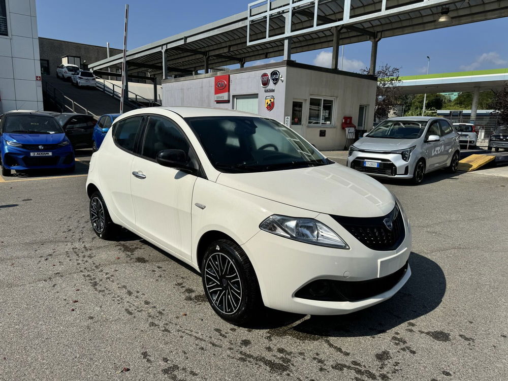 Lancia Ypsilon nuova a La Spezia