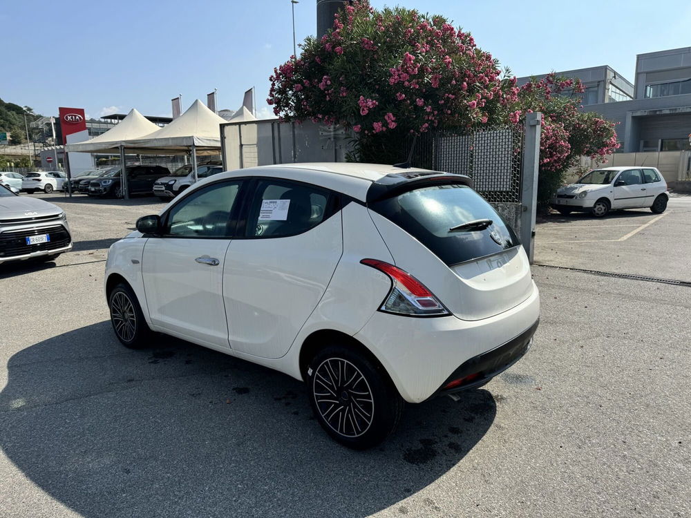 Lancia Ypsilon nuova a La Spezia (5)