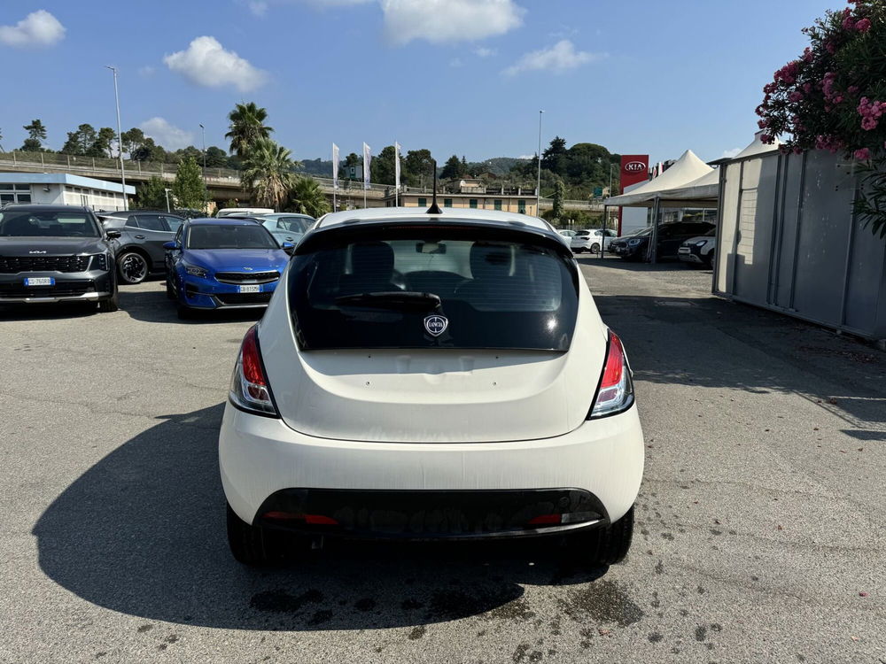 Lancia Ypsilon nuova a La Spezia (6)