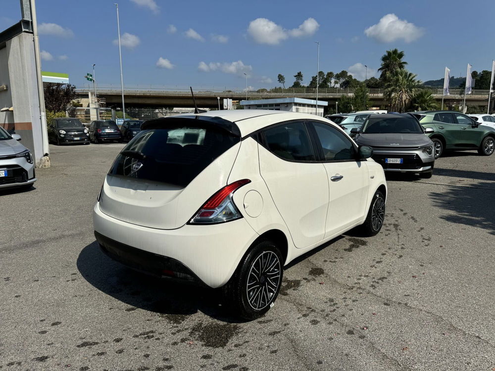 Lancia Ypsilon nuova a La Spezia (7)