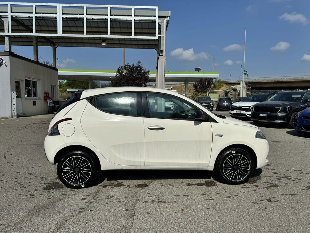 Lancia Ypsilon nuova a La Spezia (8)