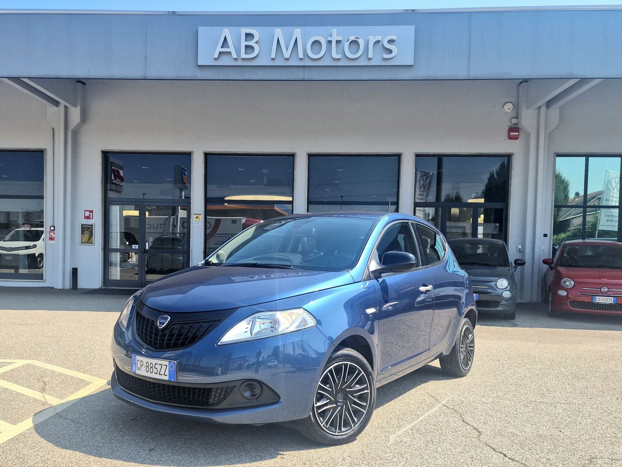 Lancia Ypsilon 1.0 FireFly 5 porte S&amp;S Hybrid Silver Plus del 2023 usata a Gallarate