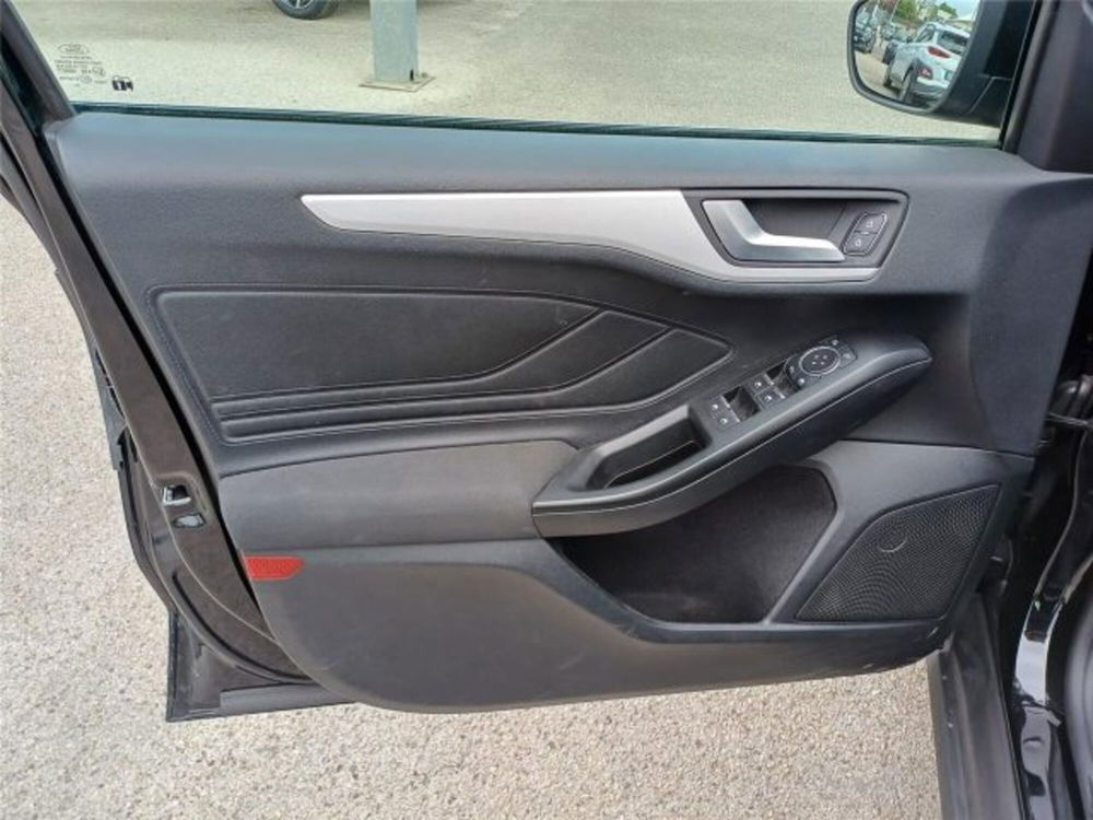 Ford Focus Station Wagon usata a Bari (9)