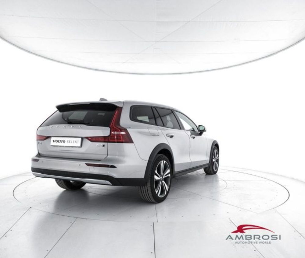 Volvo V60 Cross Country nuova a Perugia (3)