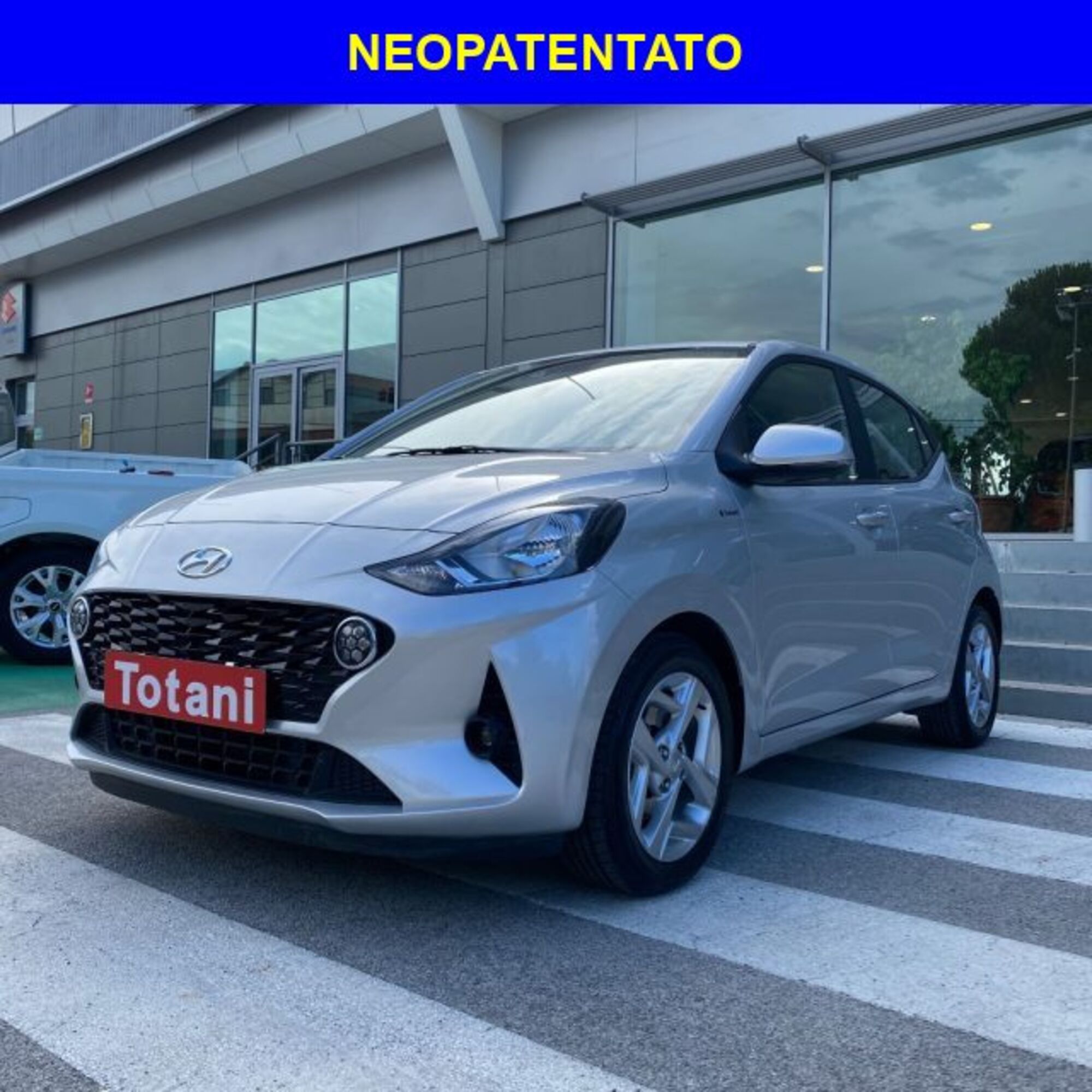 Hyundai i10 1.0 MPI Tech del 2023 usata a L&#039;Aquila