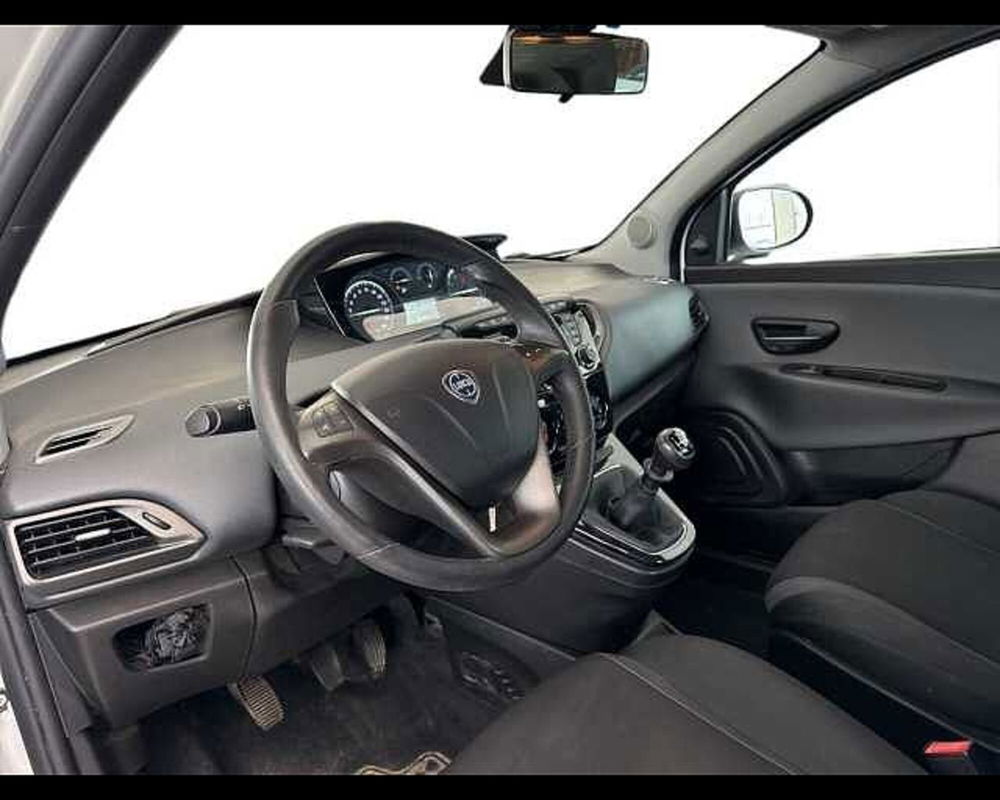 Lancia Ypsilon usata a Prato (5)