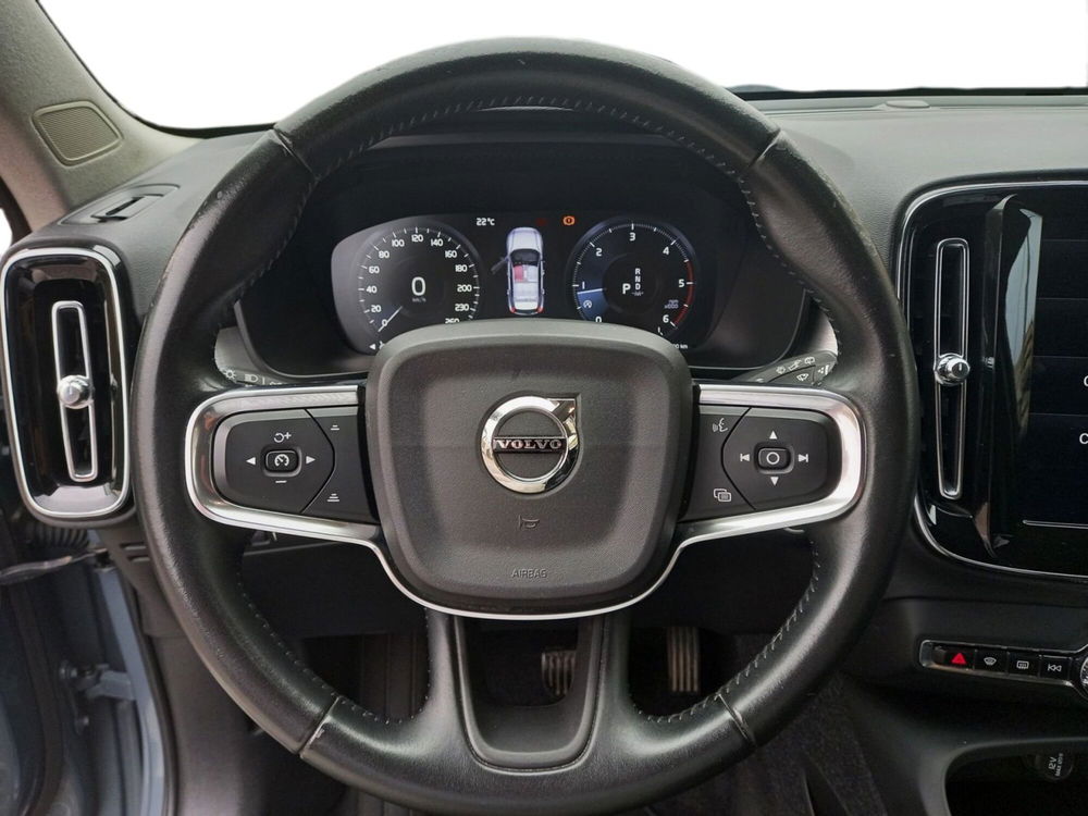 Volvo XC40 usata a Bari (9)