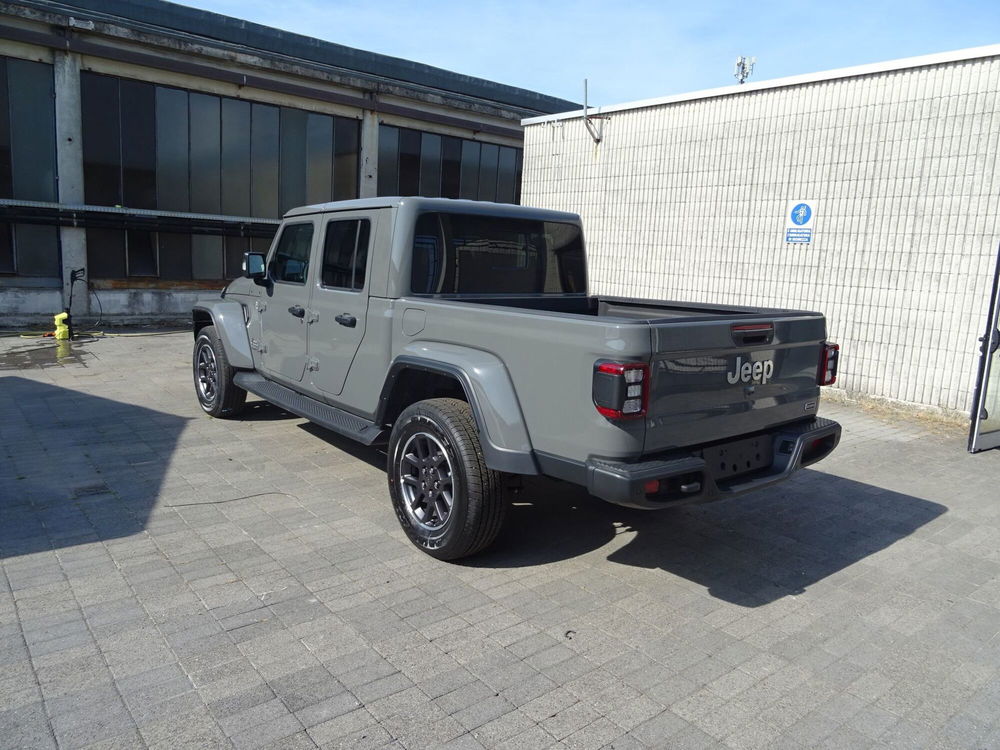 Jeep Gladiator nuova a Lucca (3)