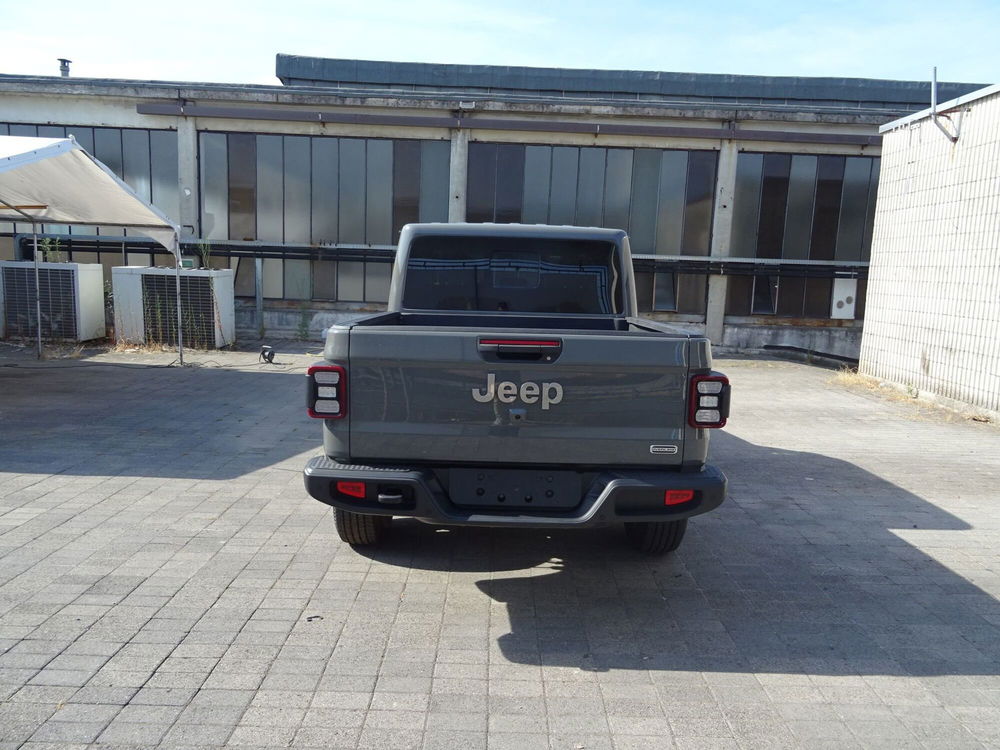 Jeep Gladiator nuova a Lucca (4)