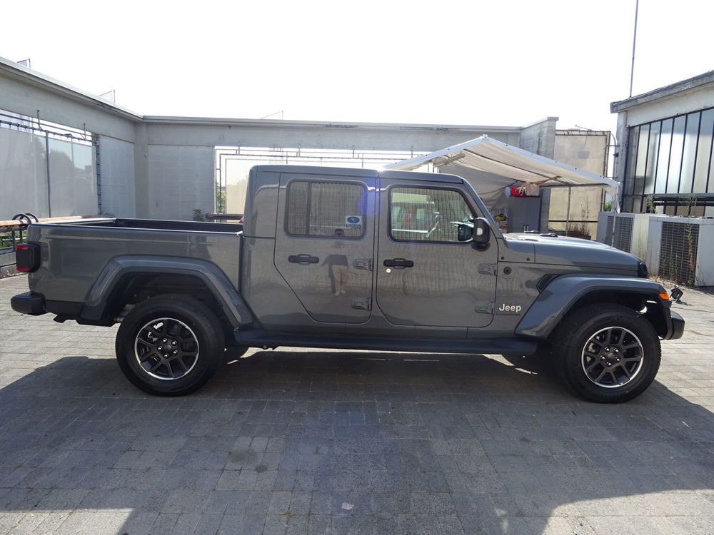 Jeep Gladiator nuova a Lucca (6)