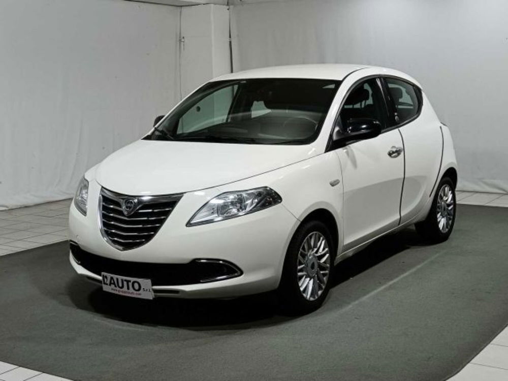 Lancia Ypsilon usata a Sondrio