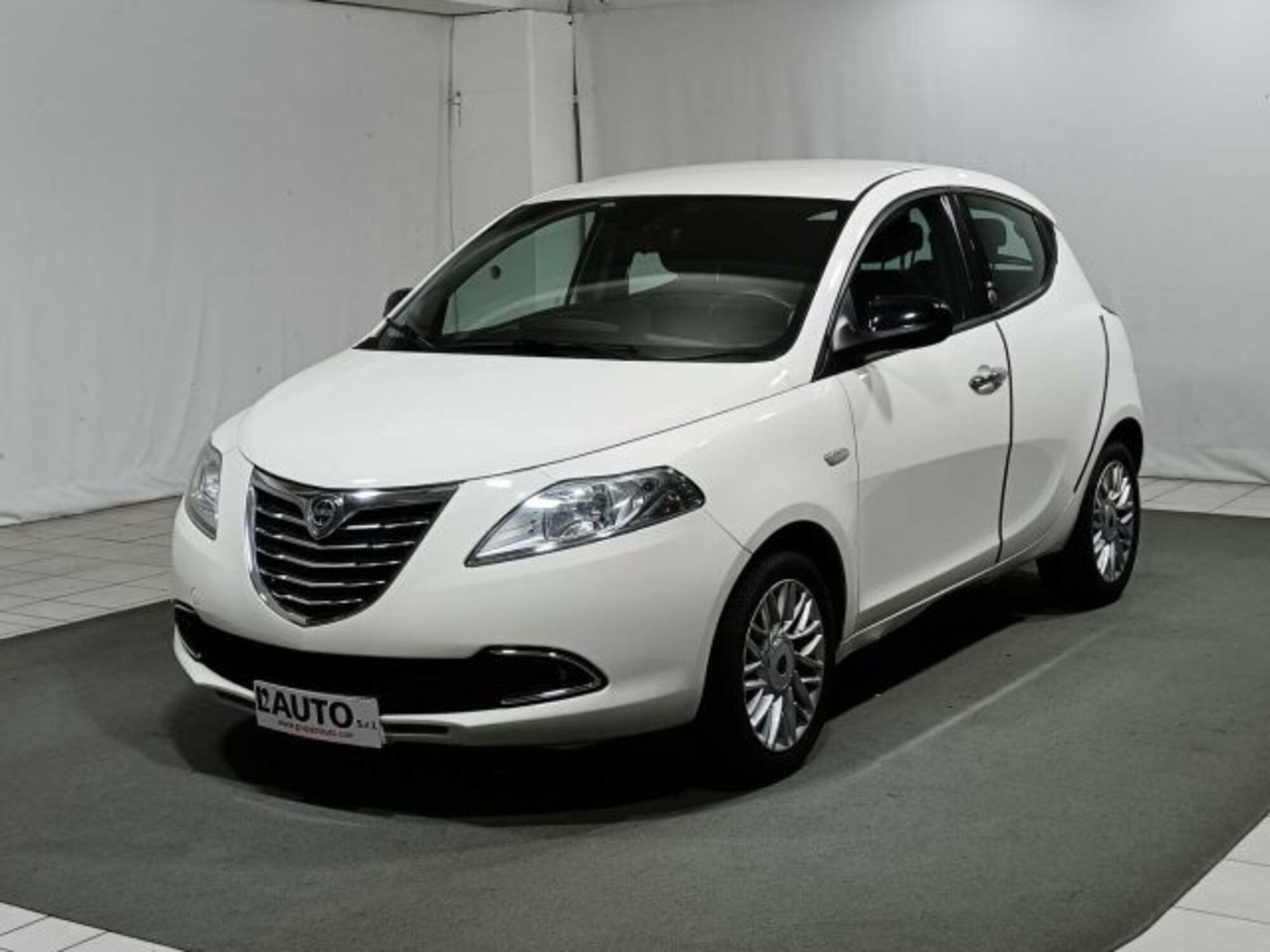 Lancia Ypsilon 1.2 69 CV 5 porte GPL Ecochic Gold  del 2014 usata a Caspoggio