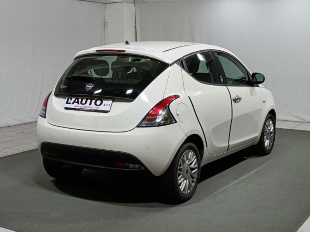 Lancia Ypsilon usata a Sondrio (5)