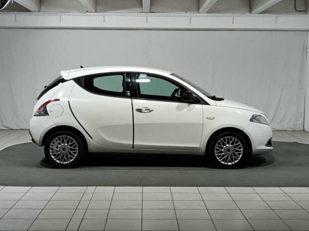 Lancia Ypsilon usata a Sondrio (6)