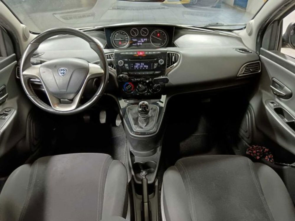 Lancia Ypsilon usata a Sondrio (9)