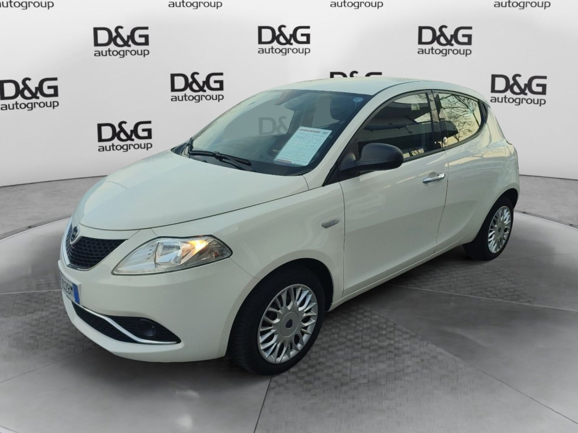 Lancia Ypsilon 1.2 69 CV 5 porte GPL Ecochic Platinum  del 2016 usata a Mirandola