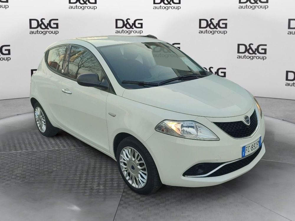 Lancia Ypsilon usata a Modena (3)