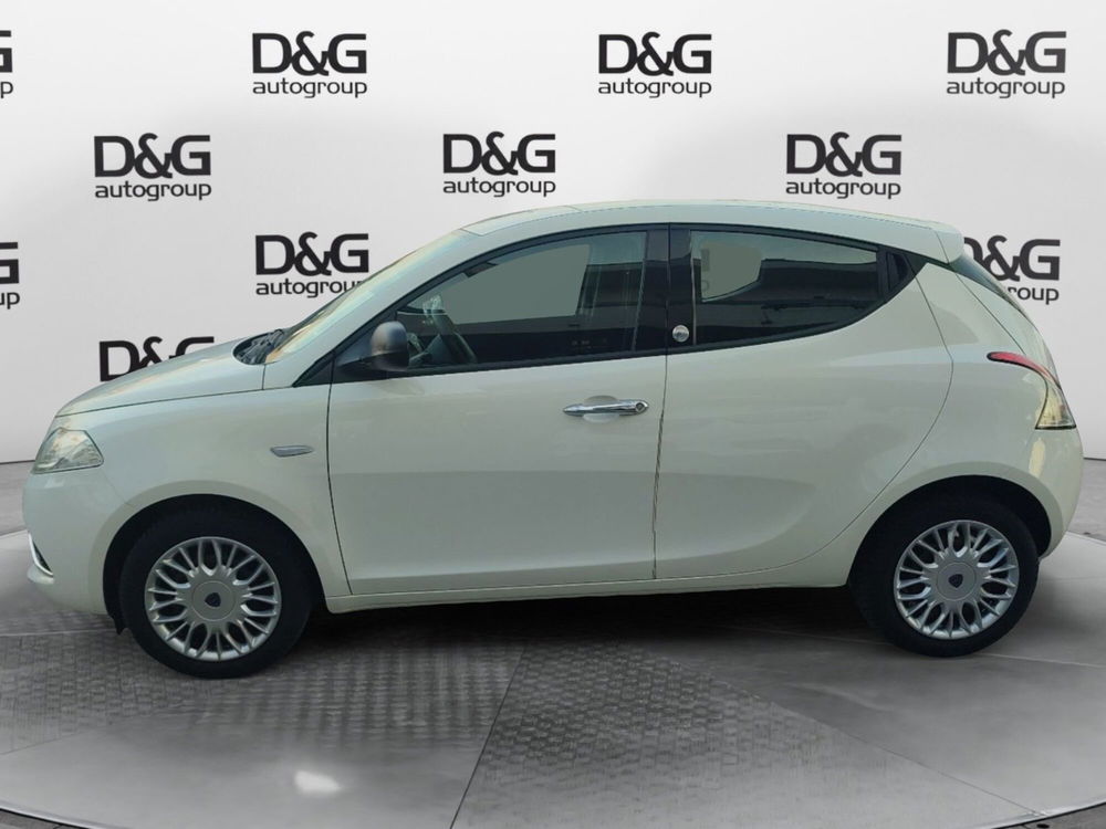 Lancia Ypsilon usata a Modena (4)