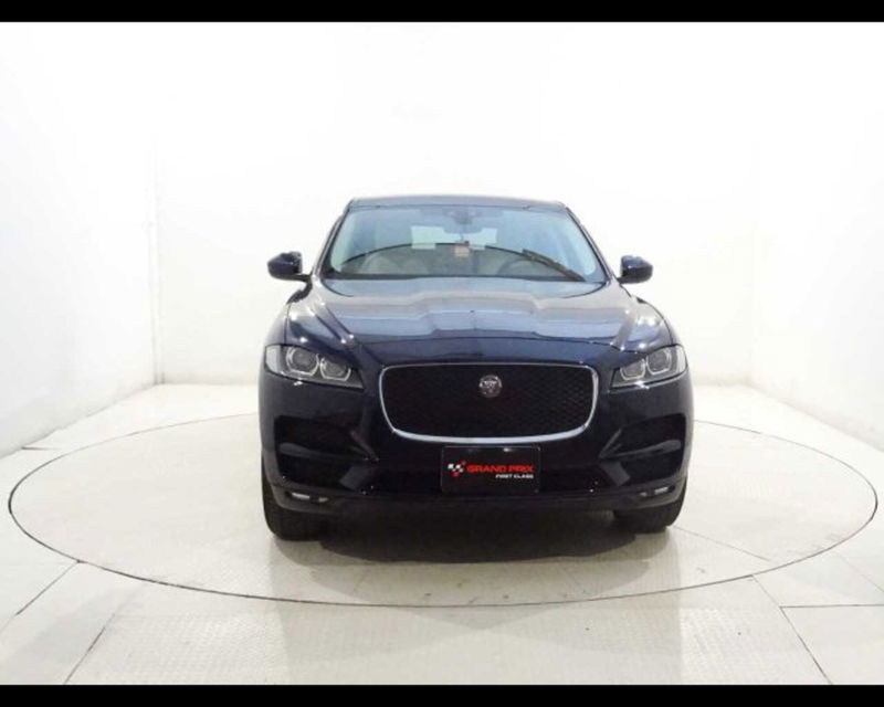 Jaguar F-Pace 2.0 D 180 CV AWD aut. Prestige  del 2019 usata a Castenaso