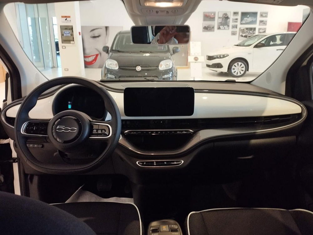 Fiat 500e nuova a Frosinone (7)