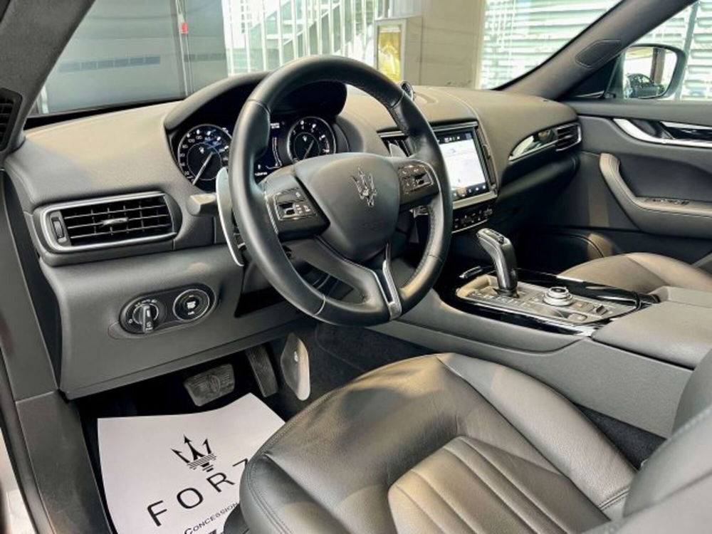 Maserati Levante usata a Torino (9)