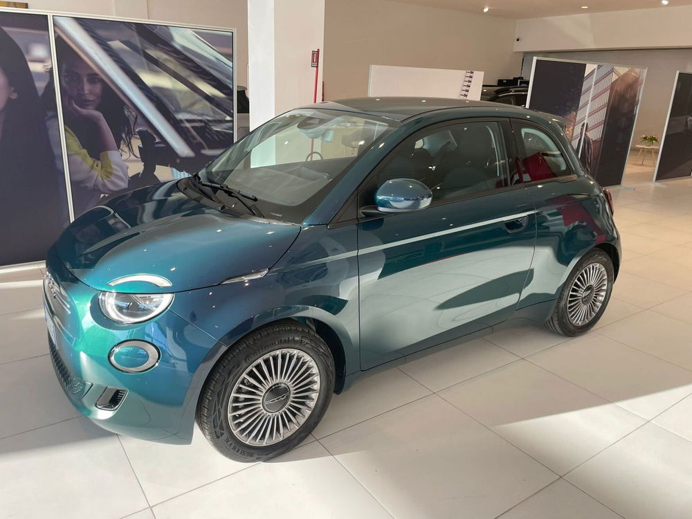 Fiat 500e nuova a Frosinone (15)