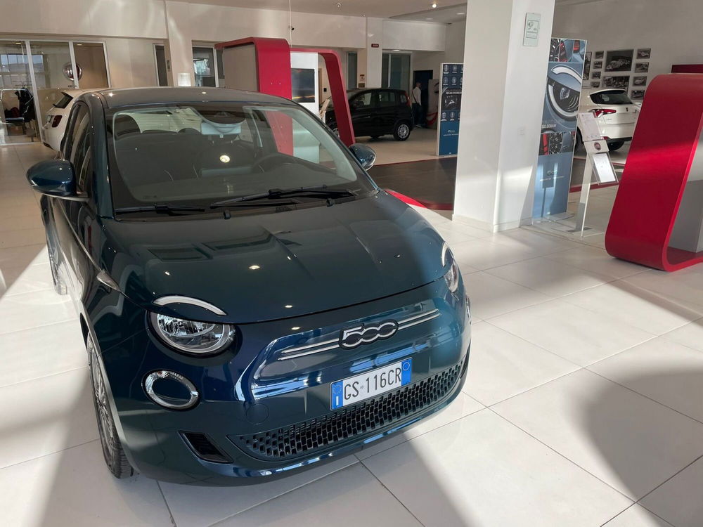 Fiat 500e nuova a Frosinone (17)