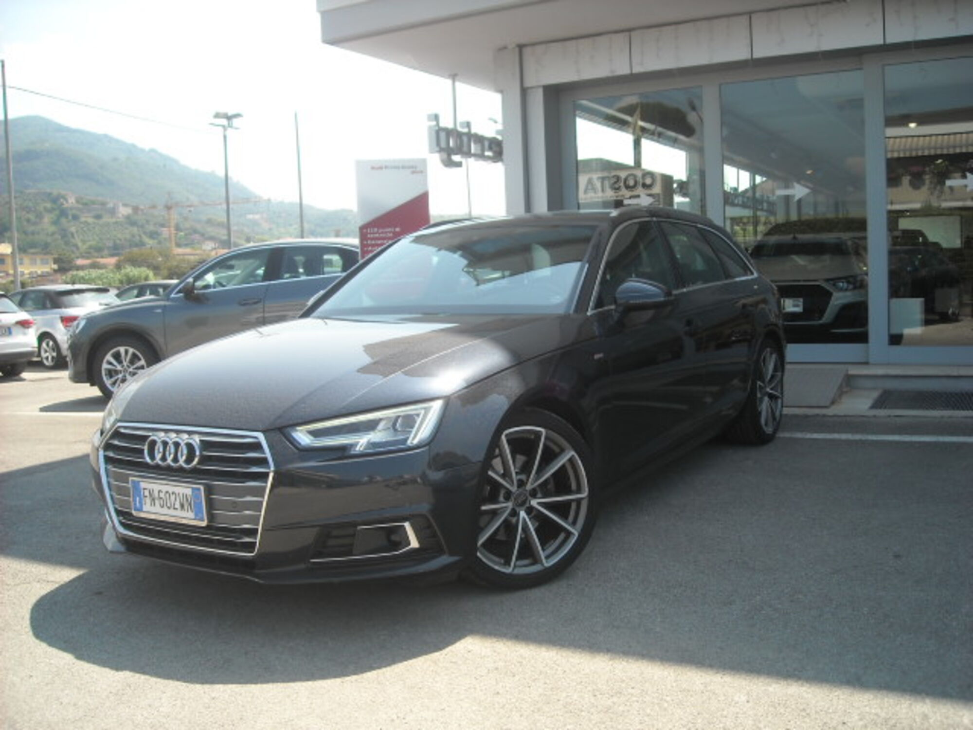 Audi A4 Avant 2.0 TDI 150 CV ultra S tronic Sport del 2018 usata a Lucca