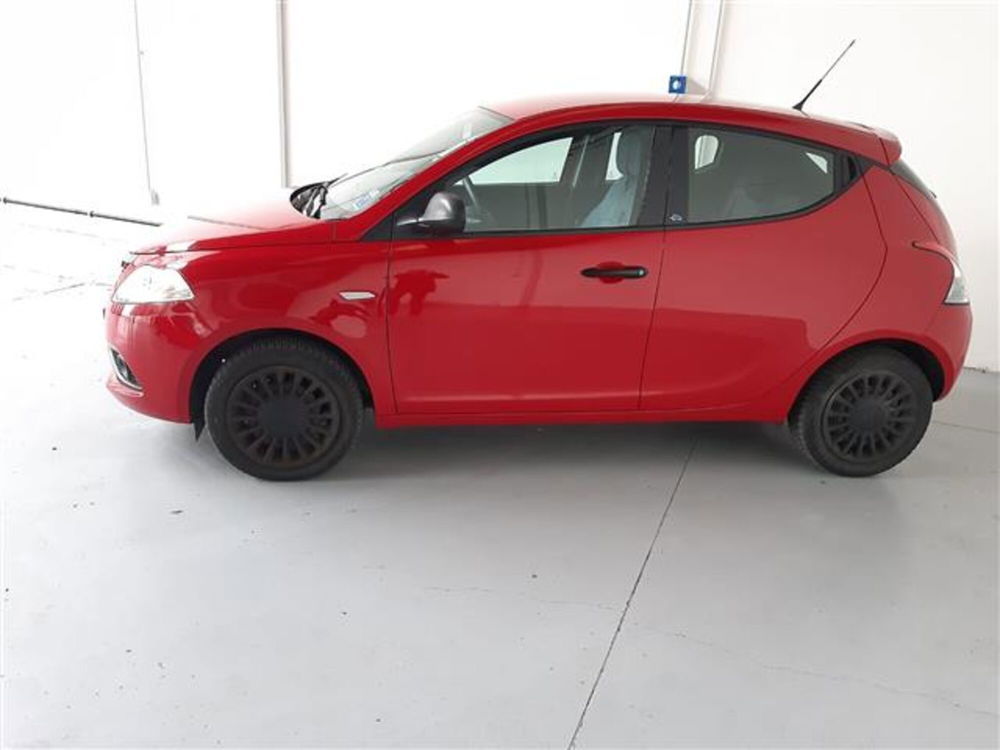 Lancia Ypsilon usata a Asti (2)