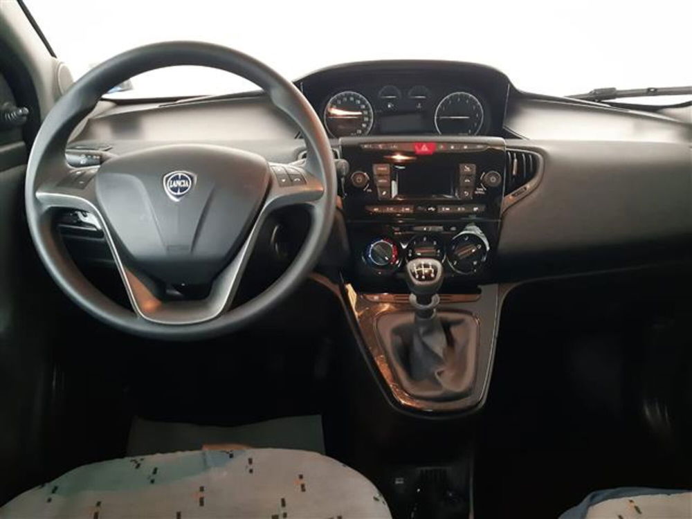 Lancia Ypsilon usata a Asti (7)