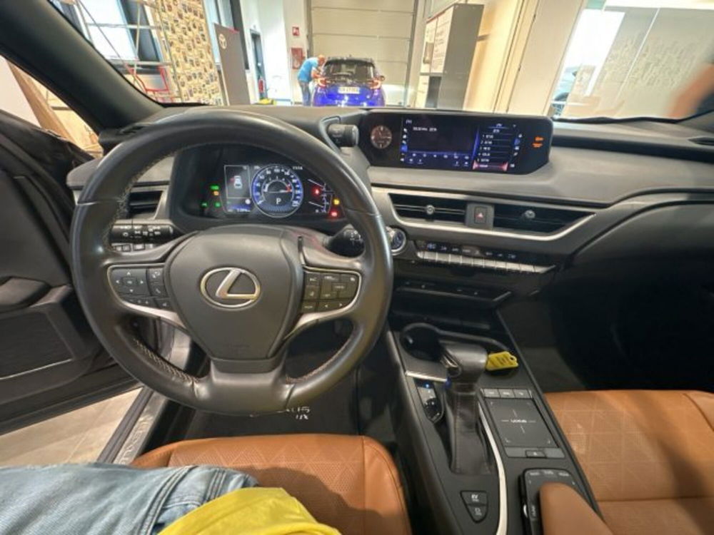 Lexus UX usata a Cuneo (12)