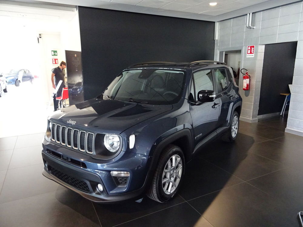 Jeep Renegade nuova a Lucca