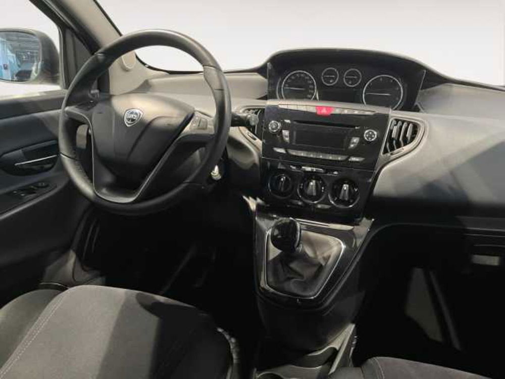 Lancia Ypsilon usata a Ravenna (7)