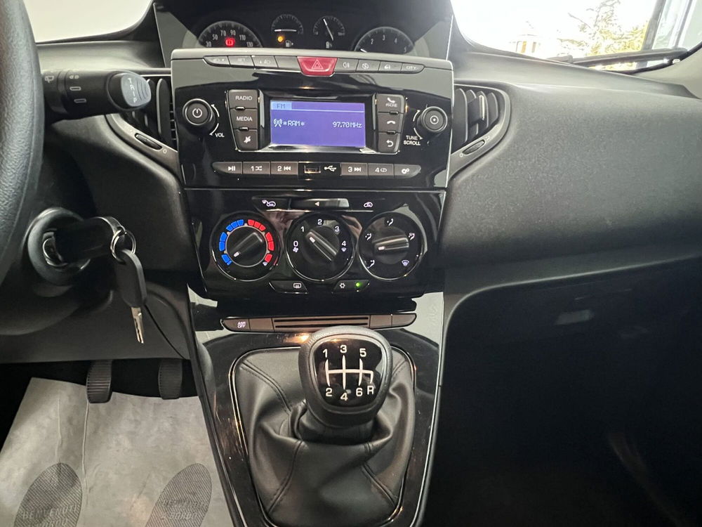 Lancia Ypsilon usata a Teramo (13)