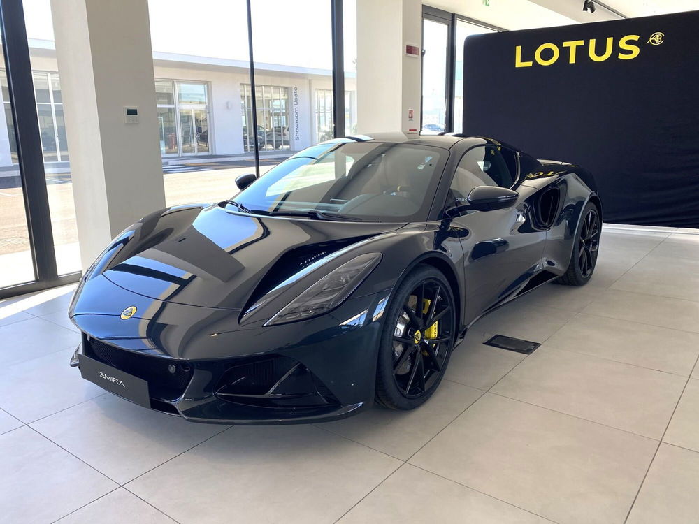 Lotus Emira nuova a Bari