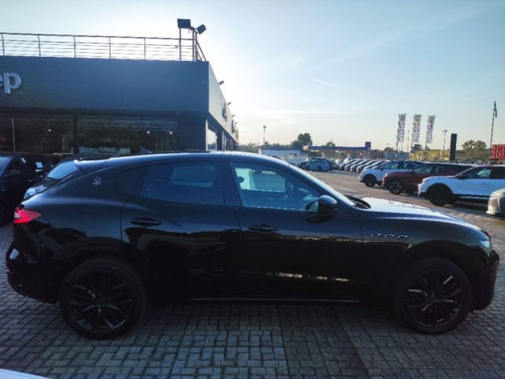 Maserati Levante usata a Frosinone (7)