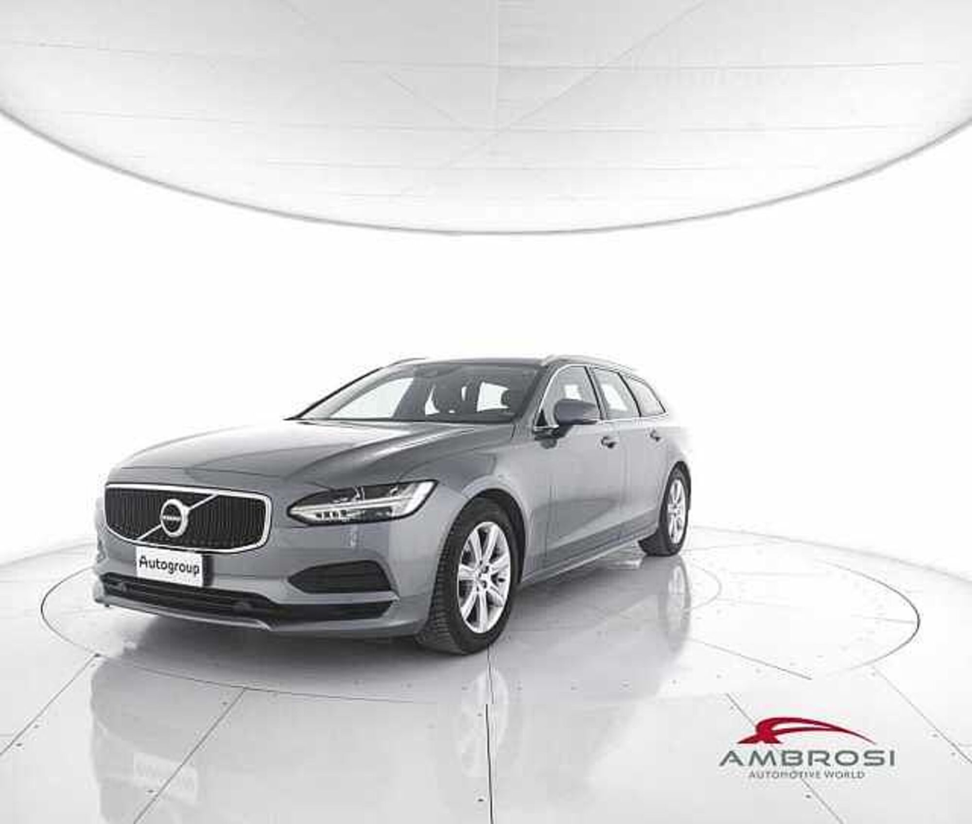 Volvo V90 D4 Geartronic Momentum  del 2018 usata a Viterbo