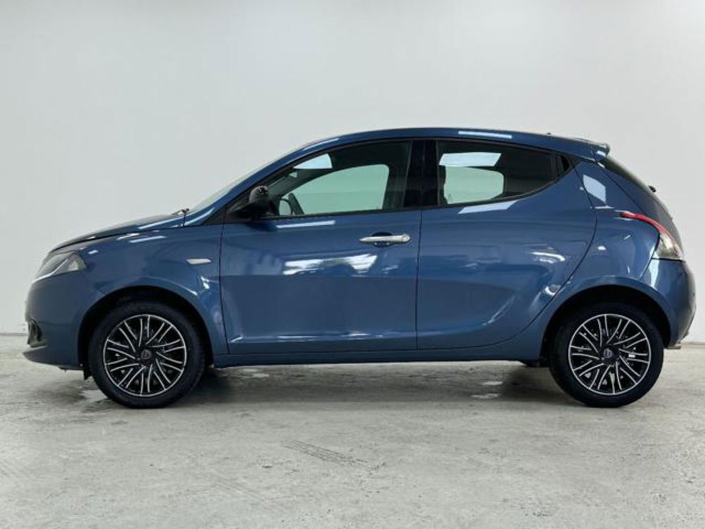 Lancia Ypsilon usata a Como (8)