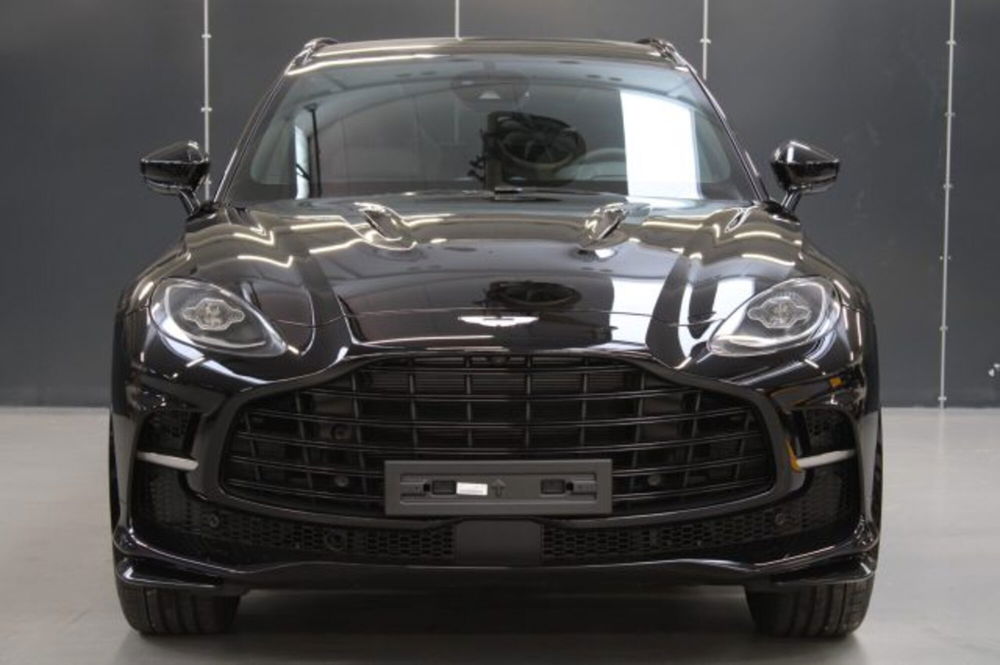 Aston Martin DBX nuova a Bologna (2)