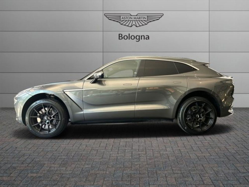 Aston Martin DBX nuova a Bologna (3)