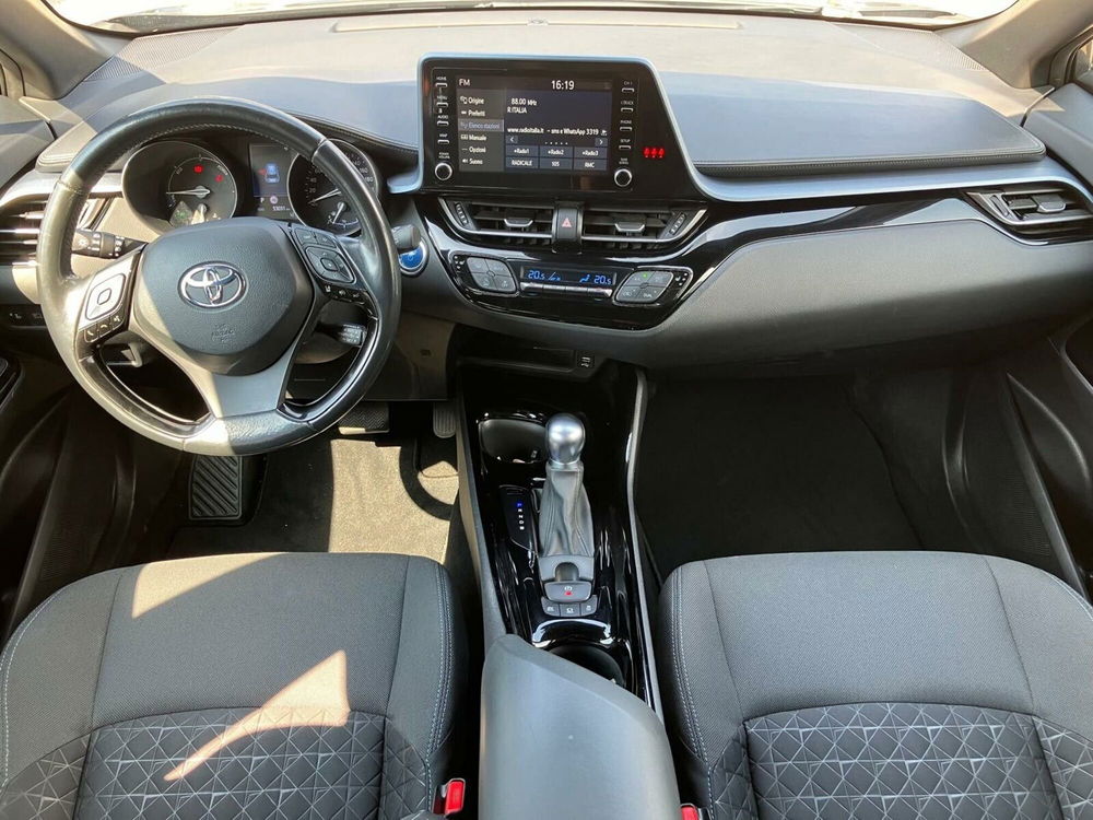 Toyota Toyota C-HR usata a Lecco (11)