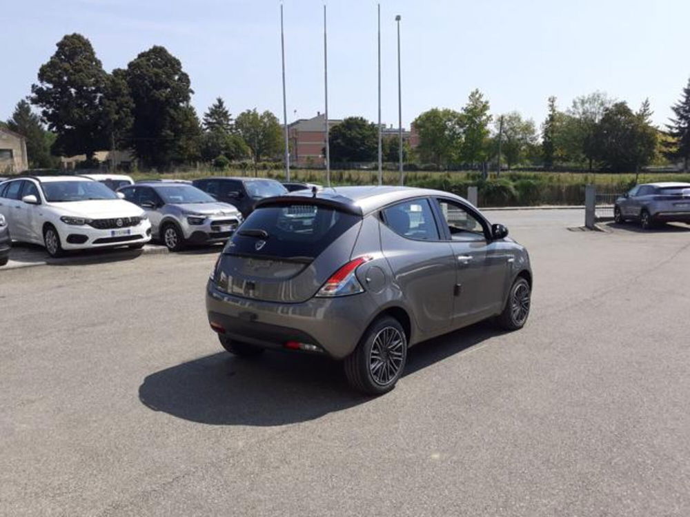 Lancia Ypsilon nuova a Firenze (4)