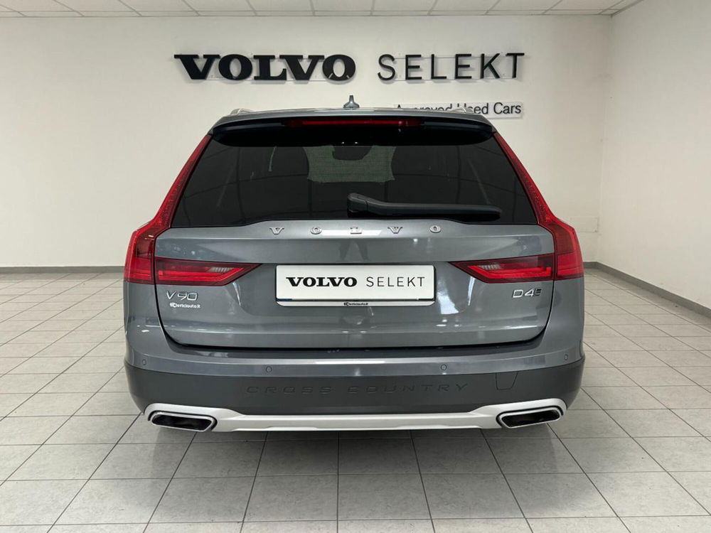 Volvo V90 Cross Country usata a Como (4)